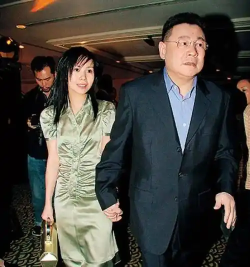 刘銮雄:花3亿换了个天价肾,现在几百个美女站我面前,也没感觉_女孩子