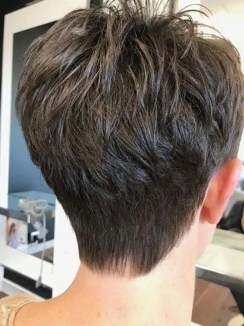 50到60岁女性别留长发了,就选推边短发纹理烫,利落显年轻|发型|脸型