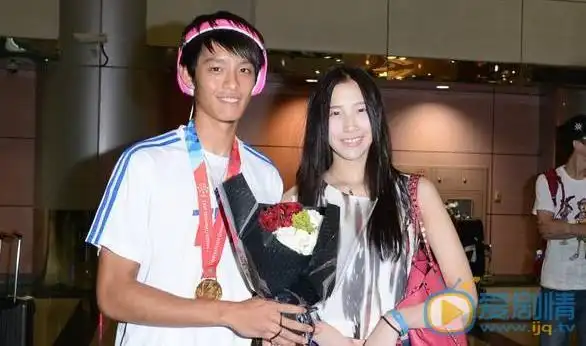 曹佑宁个人资料简介 曹佑宁和前女友合照