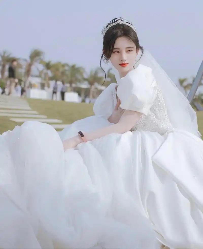 内娱女星白色婚纱造型,看看谁是你心中的白月光?