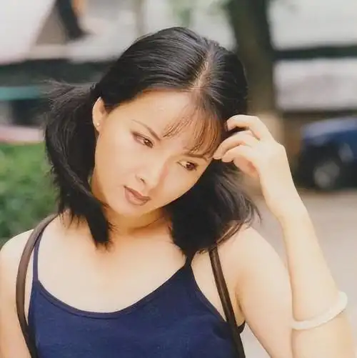 谢兰的个人资料:凭《大宅门》香秀走红,嫁演员师小红丁克12年,39岁