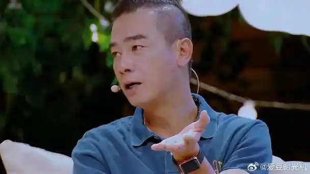 陈小春占有欲太强!坚决不允许应采儿,去公共泳池玩!丨妻子