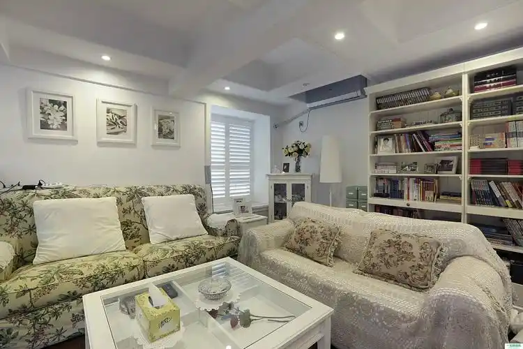 现代简约风格二居室白色130平米装修效果图