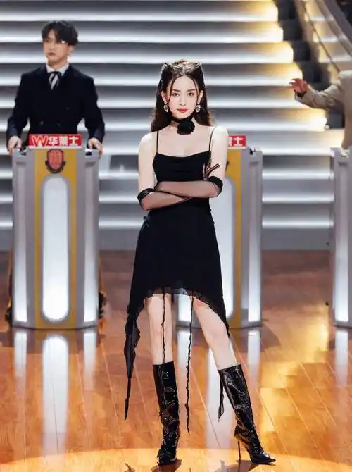 古力娜扎这双高跟长筒靴视觉冲击力爆表!_时尚_设计_魅力