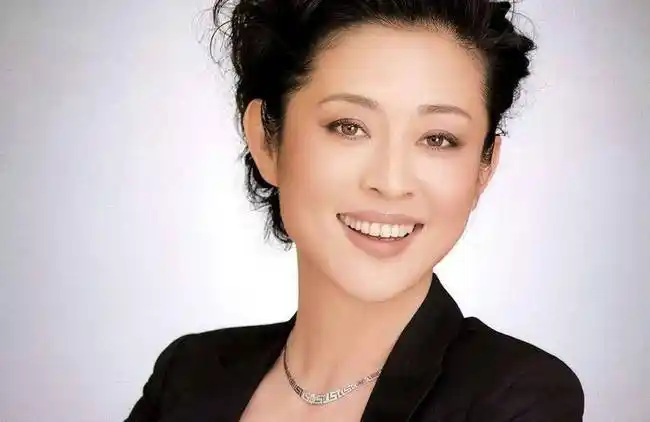 盈盈笑脸何处寻倪萍年轻时的几张图片