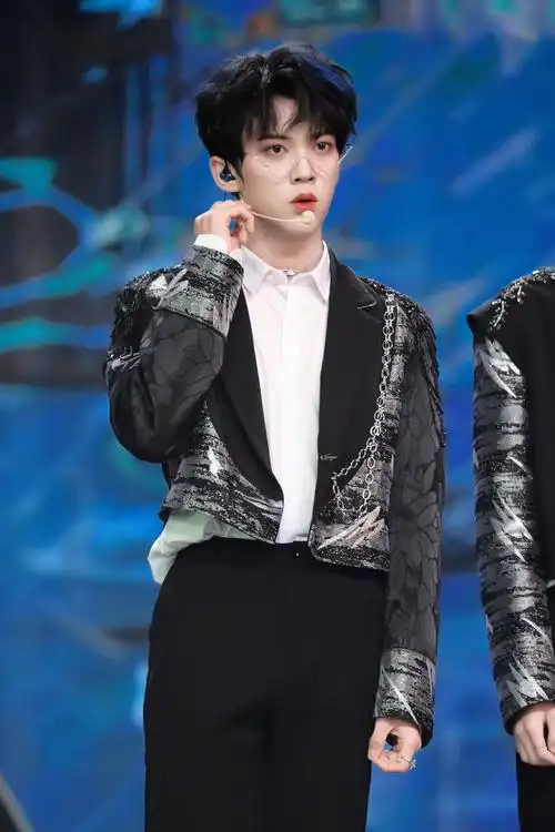 陈天润 蓝色挑染##陈天润脸链##tf三代大连演唱会应援