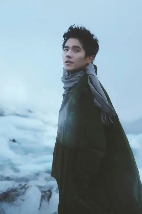 刘昊然 「少年冰语」冰岛写真