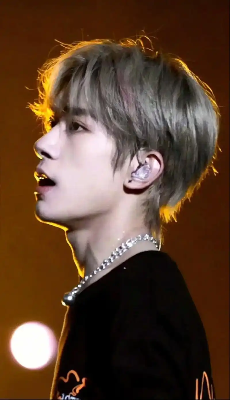 我担高冷男神玺子哥当小夹子喽#易烊千玺 #绝美 - 抖音