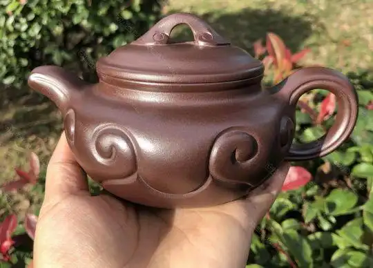 又名陈胖,1975年出生,工艺美术师,江苏陶瓷协会会员,中国紫砂优秀