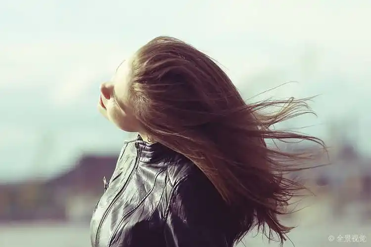 年轻_美女_飞_头发_风吹_天气_图片大全—全景创意图库(quanjing.