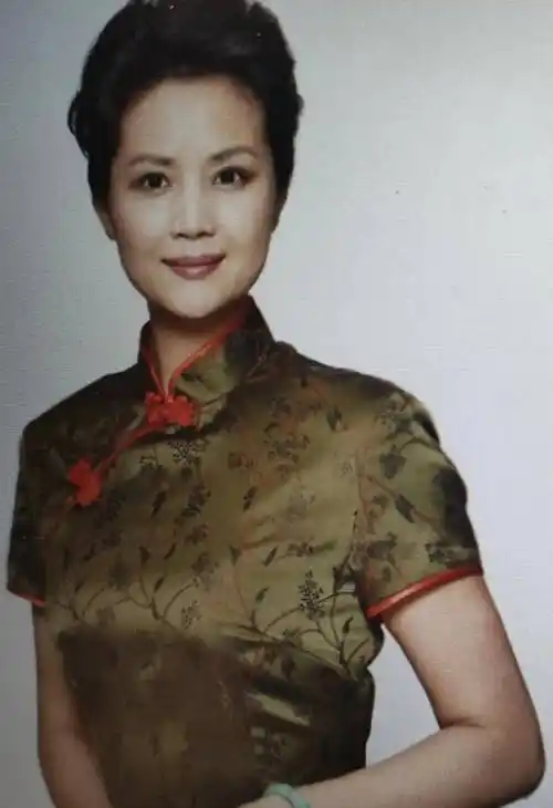 消失已久的美女艺人茹萍,重现《县委大院》_时候_剧中_事业