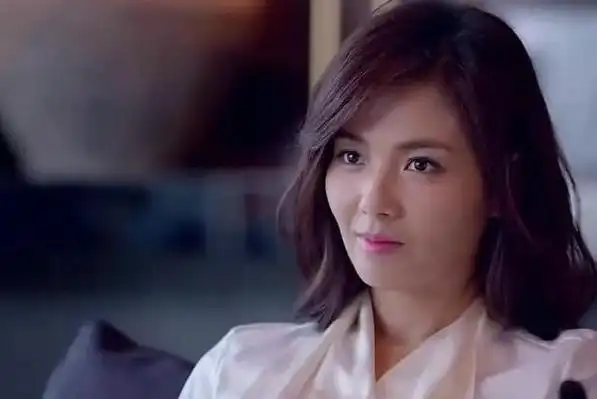 在《欢乐颂》中,"安迪"这一角色由刘涛来饰演,其人物设定的背景为:从