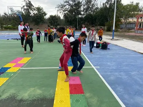 力,在共青团万宁市委,和乐镇党委,共青团和乐镇委,盐墩小学大力支持下