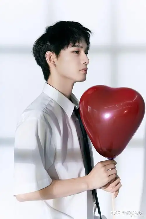 有没有小众的男明星推荐,最好是情商高,有点小帅,气质清冷或者沙雕.