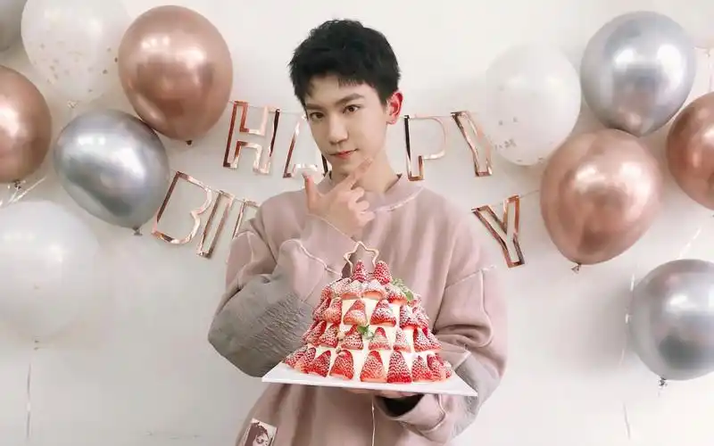 【李天泽生日直播片段】时隔几年又一次五十问快问快答