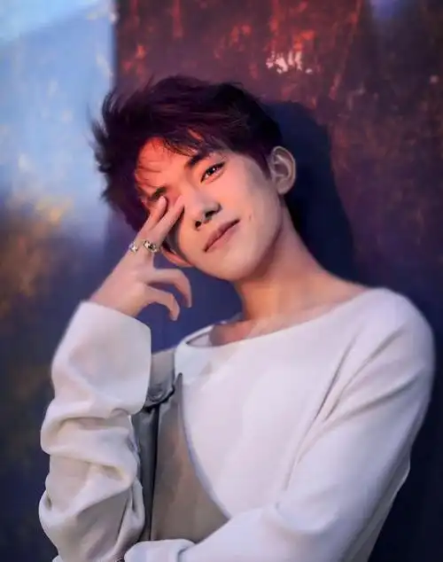 看了易烊千玺在外网爆火的视频才明白他的成功绝不是偶然