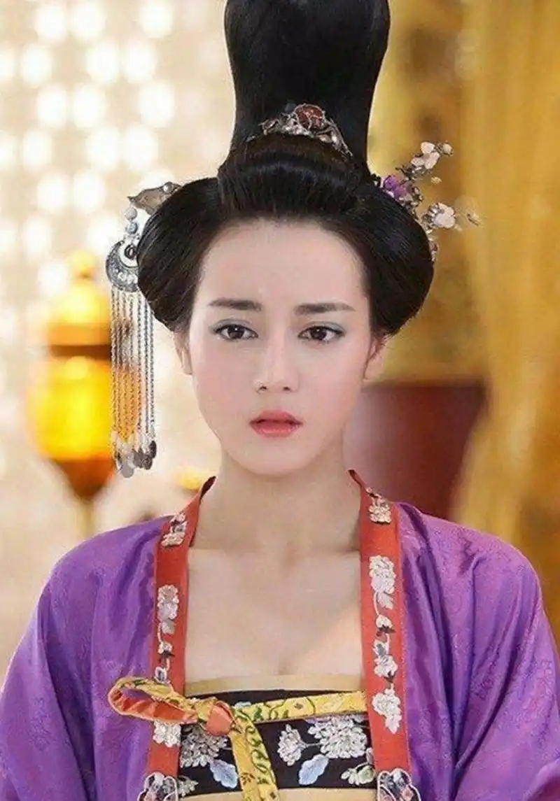 女星最丑古装发型:热巴上榜,杨幂也未能幸免,最后一个丑哭了? 哈喽!