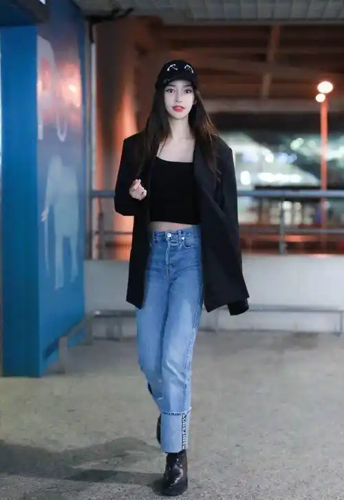 它的出镜率不高,但上身给人一种"高大上"的感觉,尤其是身材比较骨感的