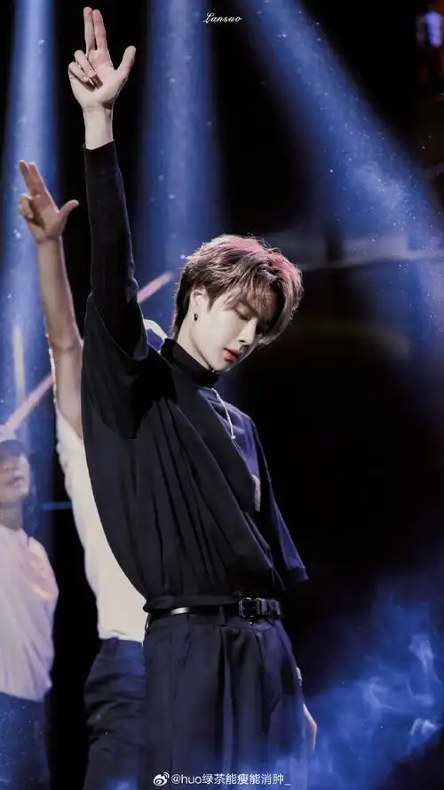 王一博#神的孩子在跳舞