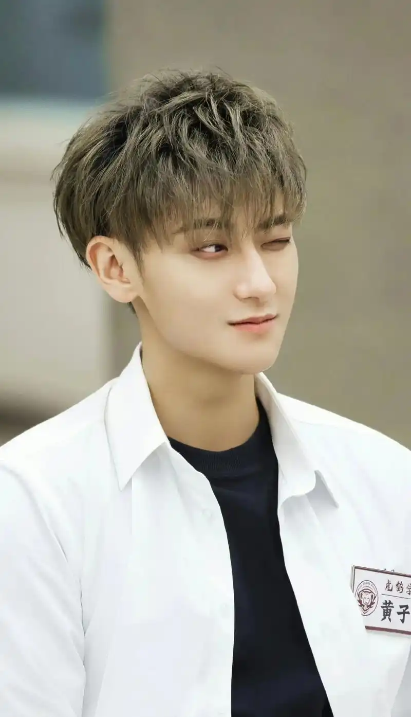 完美侧颜杀 #黄子韬 #黄子韬是心动595009 #萌 - 抖音