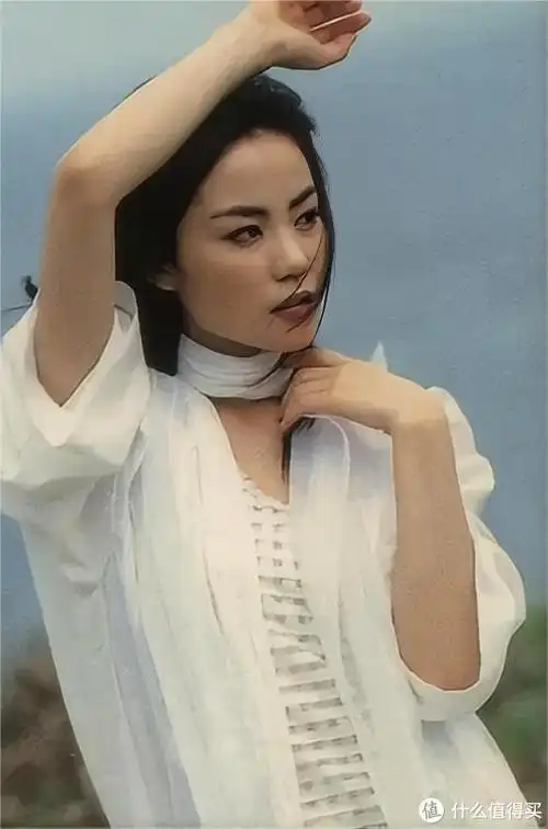 王菲当年到底多疯狂?即将临盆时还要挺着孕肚打麻将__财经头条