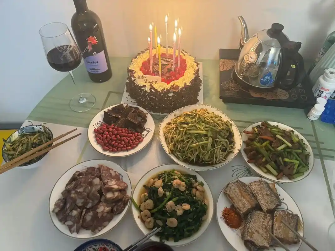 过生日要有仪式感 谢谢宝贝生日蛋糕98又一岁,我的天呀! - 抖音