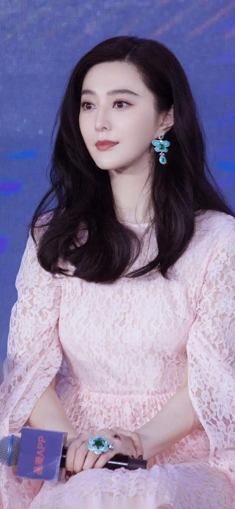 如今,范冰冰这个名字所意味的,已不只是银幕与红毯上那个光彩夺目的