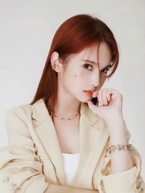 杨丞琳笑起来和夏天的花好搭##杨丞琳夏花微醺妆