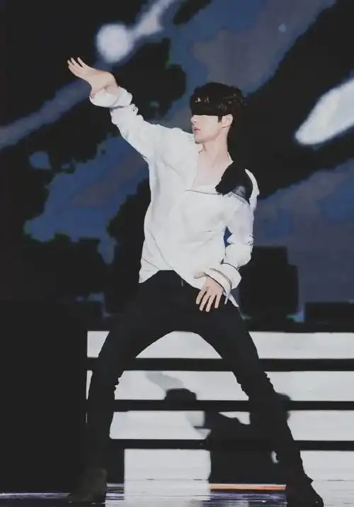 王一博跳舞的样子才是真正的发出宝藏般的光芒