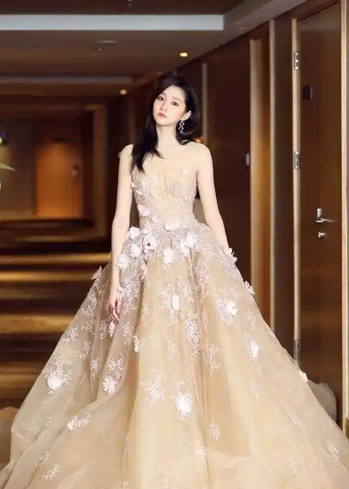 关晓彤最近一直这么美?