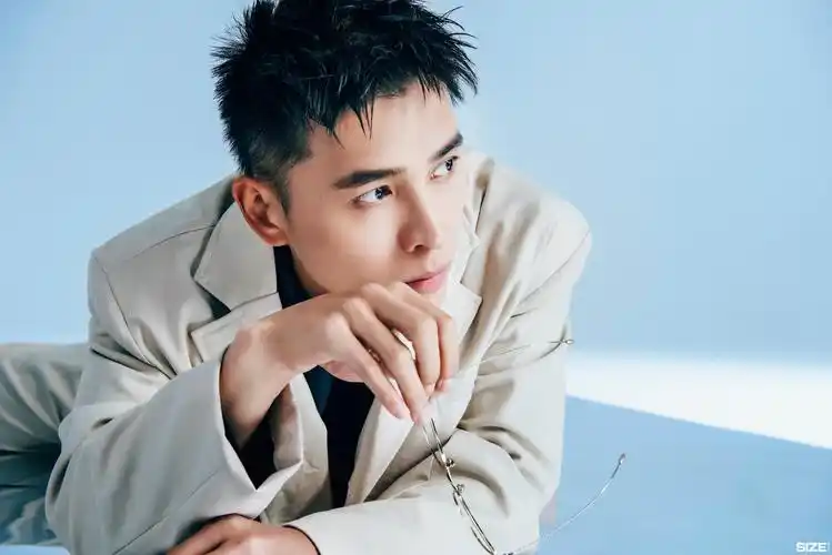 欢娱影视演员洪尧size潮流生活大片今日发布