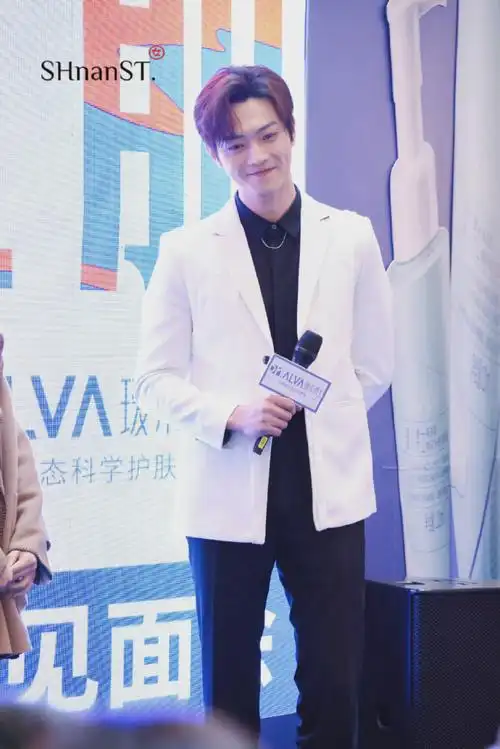 许凯上海活动白色西装造型##许凯白色西装生图