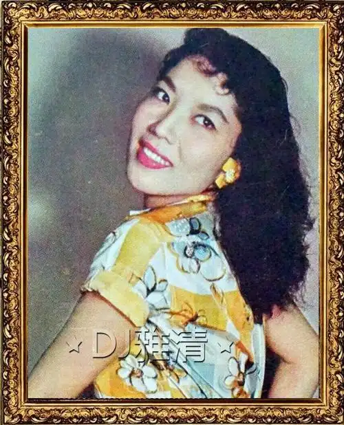 而在50年代的香港影坛,还有一位女星叫蓝莺莺,也是红极一时.