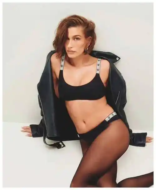 海莉比伯揭秘维秘最新时尚大片性感慵懒风正当红震撼公开