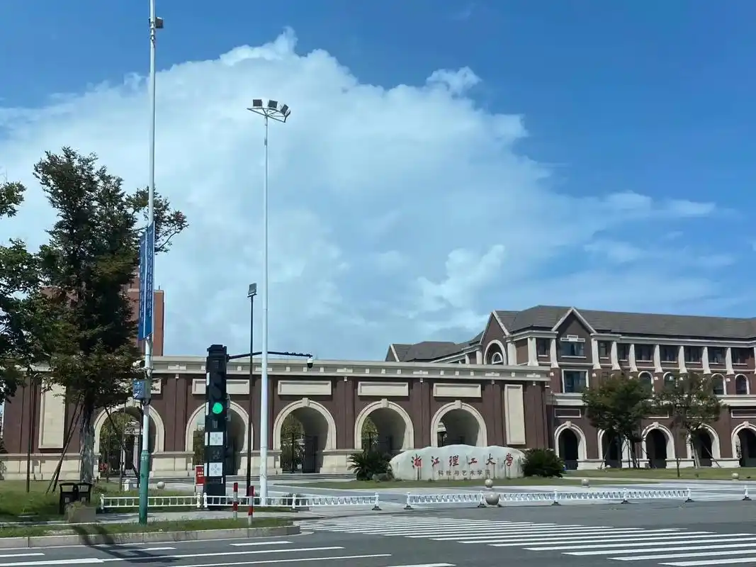 新金秋迎来新学校,新学校迎来新面孔,新面孔迎来新友情,新友情 - 抖音