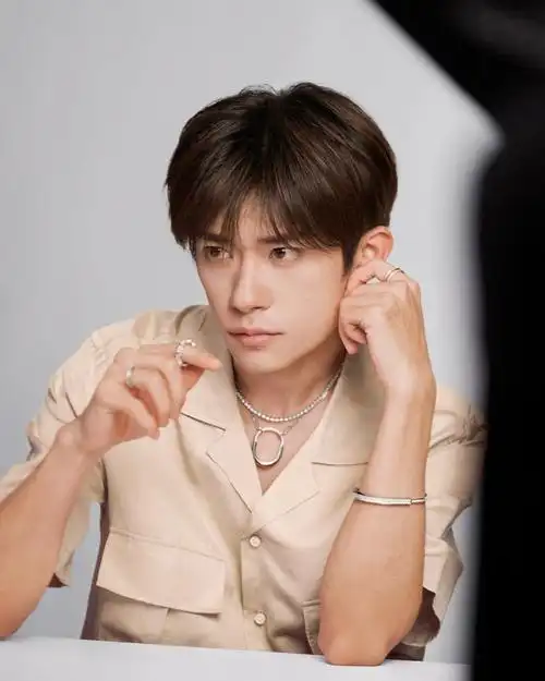 易烊千玺蒂芙尼全球品牌代言人