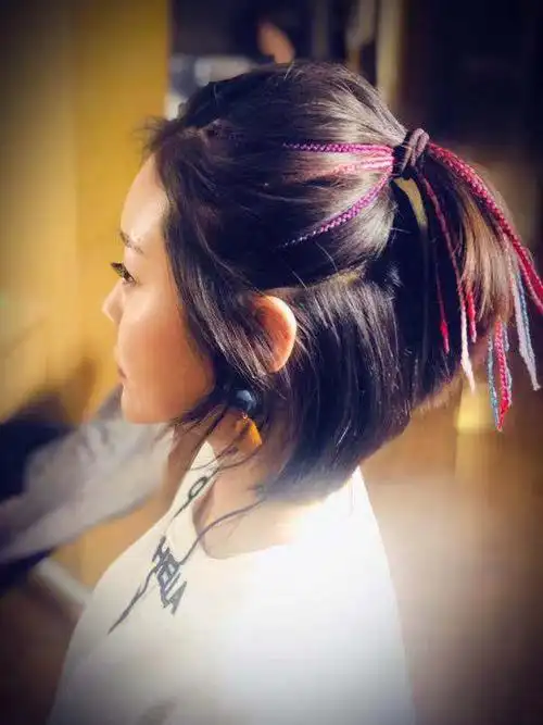 适合女生的短发脏辫半头脏辫