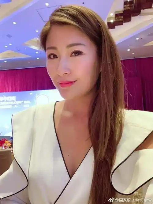 原创网购剁手党?tvb前港姐周家蔚网购每月支出五位数,获老公支援