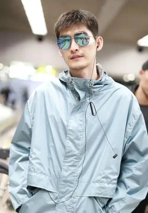 张翰要走"颓男"路线了?现身机场胡子青黑,跟一身清新装扮好不搭
