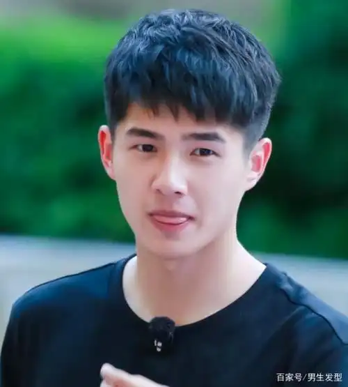 男生"最减龄"的发型,19年夏天剪完这4款,年轻又帅气