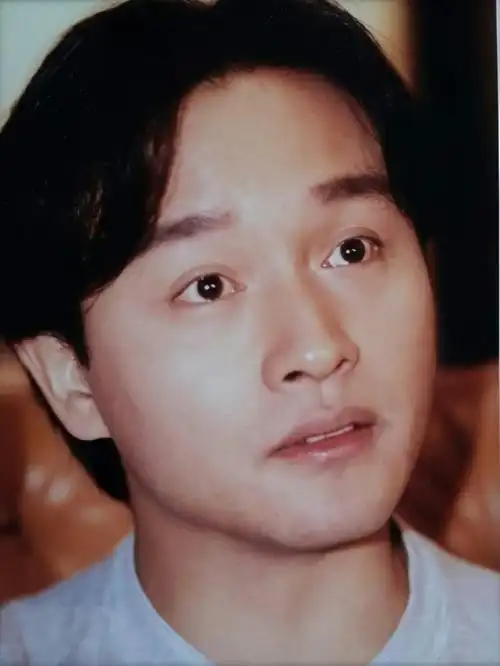 有没有哥哥张国荣绝世美颜的照片啊