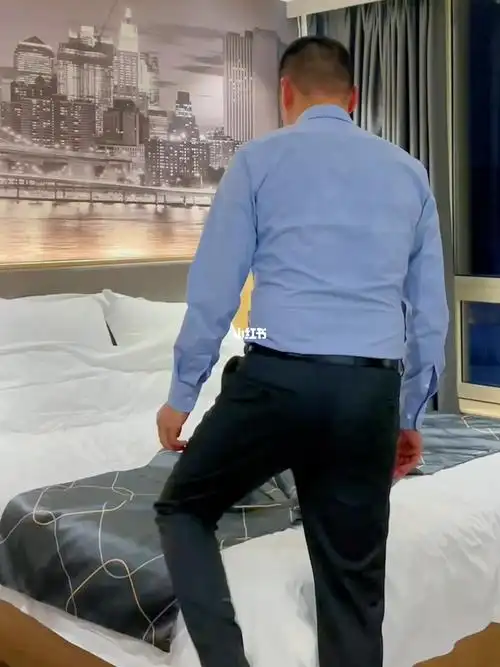 正装皮鞋  #正装大叔  #正装  #皮鞋黑袜  明知不可为而为之就是我最