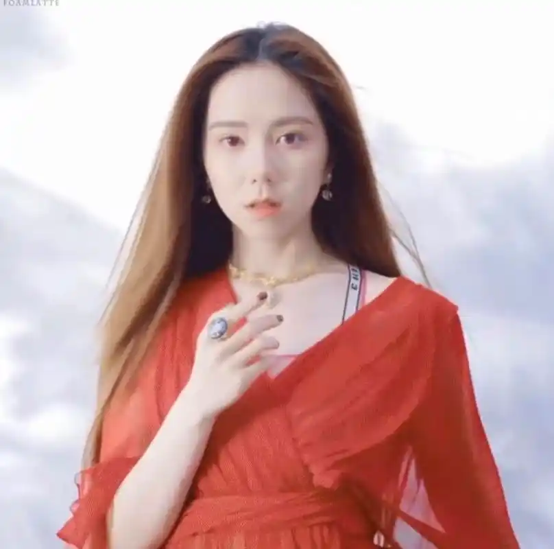 邓紫棋淡妆素颜照与往日判若两人,粉丝大呼差点儿没认出