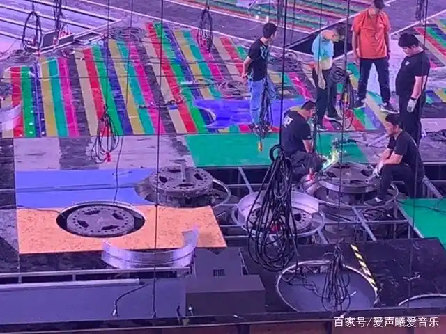 中国好声音:八位导师八把转椅,对四小导师很重视