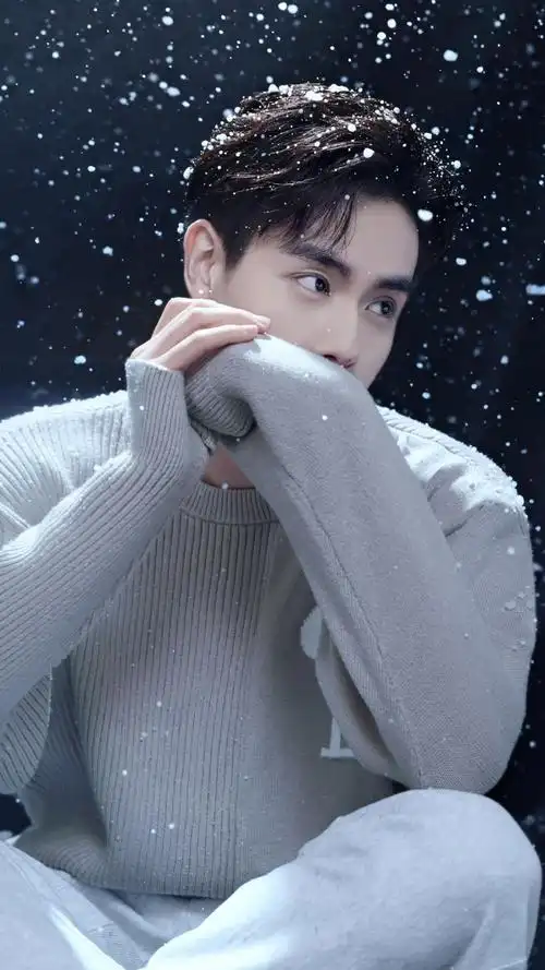 胡一天冷峻帅气迷人写真