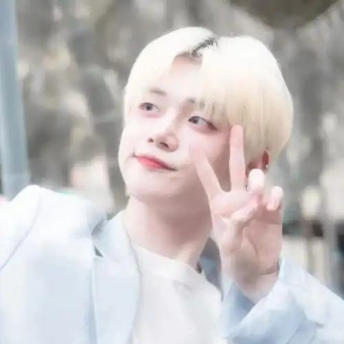 崔然竣头像精致