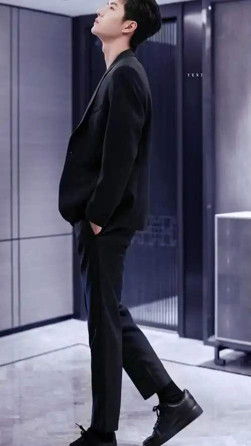 王一博#这就是传说中的九头身吗?一博的身材比例真的是太完美了.