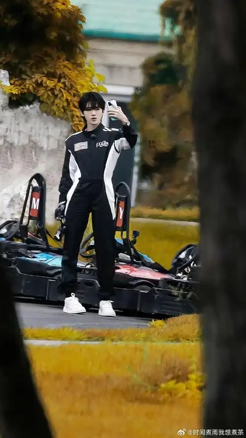 宋亚轩机车造型