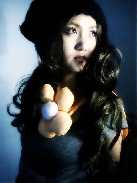 引用 酥胸半露 快女冠军段林希原来这么"有料"!