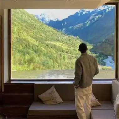 孤独又很安静的高清男生头像